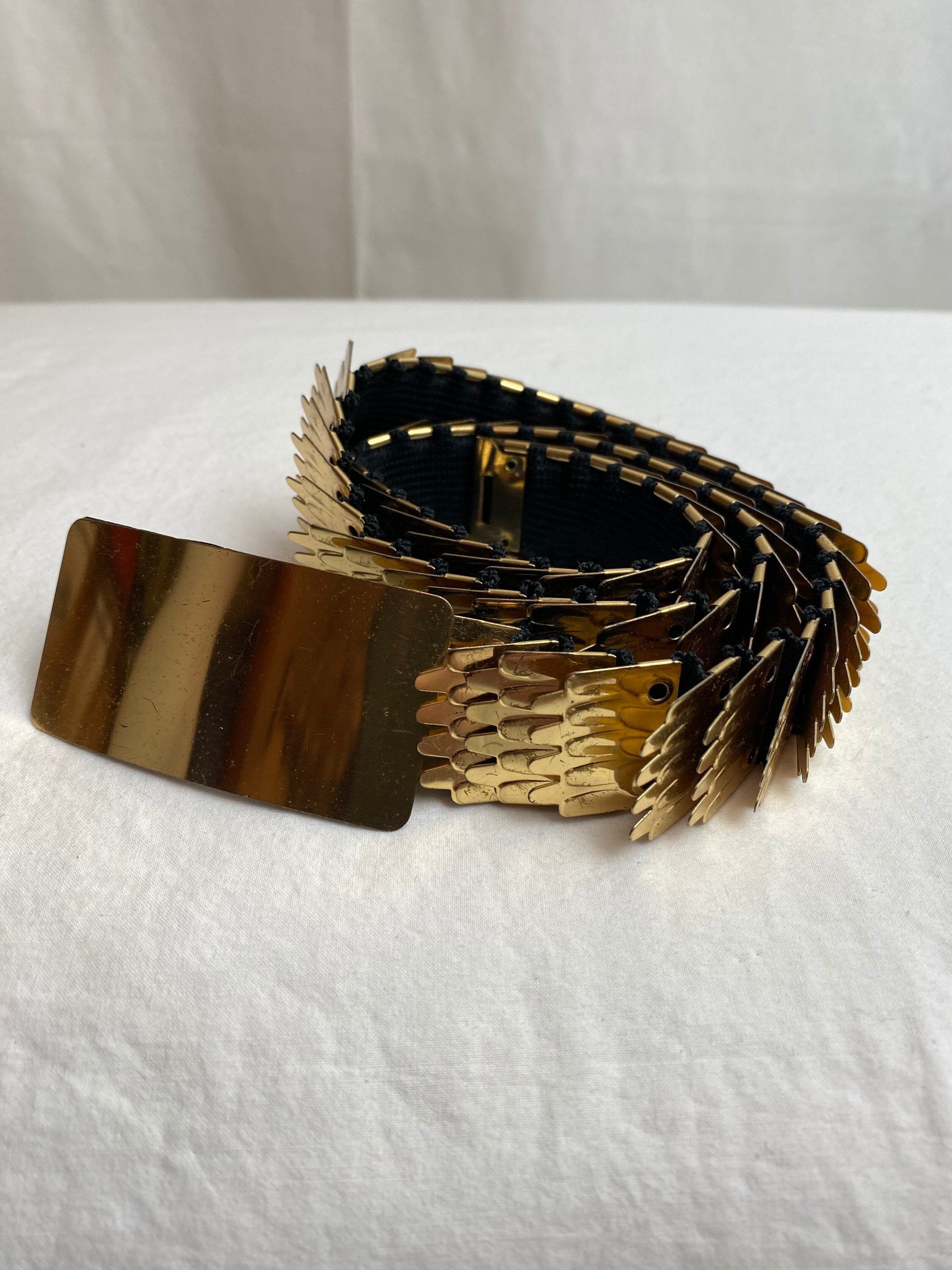 ロピア 爆買い 70's 80's Shiny Gold Link Belt~ Bold Statement Stretchy トランプ