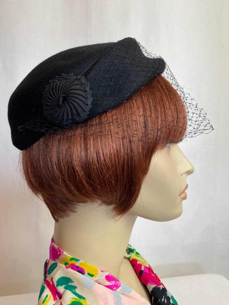 50s 60s black netted hat Veiled netting felt wool dressy mini hats fascinator MCM mod pinup vintage fashions size 22 image 3