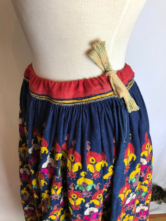 BEAUTIFUL vintage Indian skirt~ peasant skirt~ ful