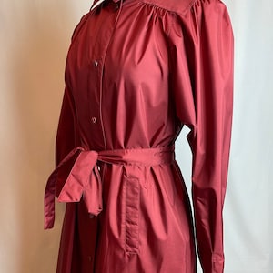 70er Damen Mantel ~ gegürtete Taille ~ burgunderrote Schlaghose ~ Regenjacke ~ Puffärmel Mantel ~ 70er Jahre Boho Duster ~ Größe S