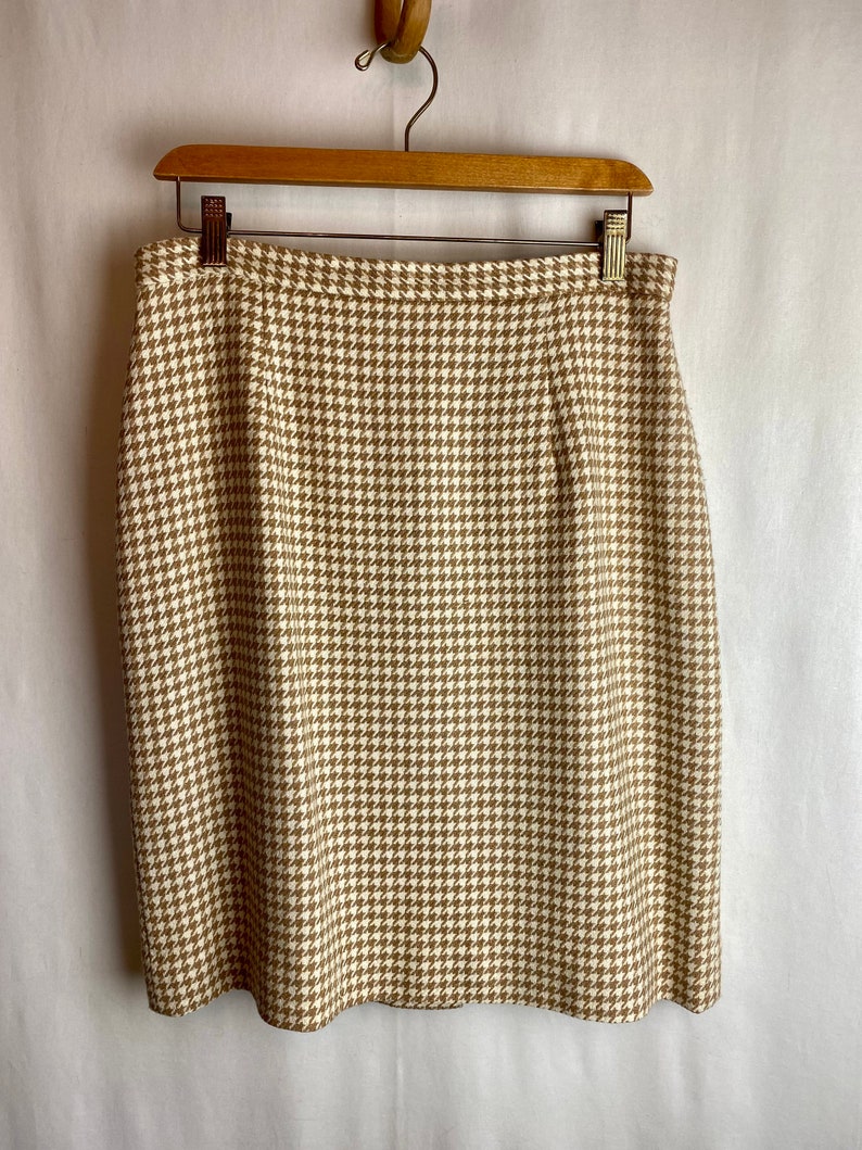 VTG camel color houndstooth wool skirt pencil skirts short kick pleat 80s 90s vintage size XL 34 waist image 4
