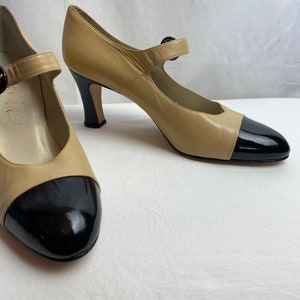 20s 30s style spectator pumps ankle strap buckles2 tone blonde with black patent leather taupe Delman vintage shoes flapper 1920s image 3