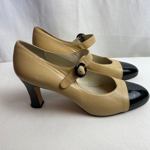 20s 30s style spectator pumps ankle strap buckles2 tone blonde with black patent leather taupe Delman vintage shoes flapper 1920s image 5