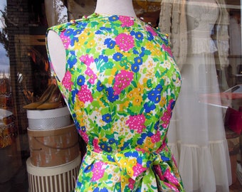 60's Springtime ~Bright Floral Belted Silky A Line Mod Spring Dress ~ 1960's~ Lord & Taylor silky Twill ~Medium