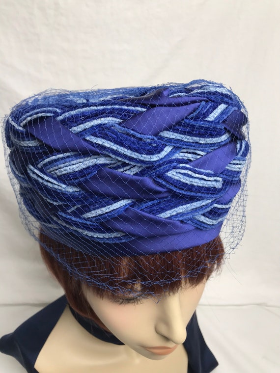 60’s Mod pillbox hat~ Periwinkle & blue colorful … - image 4
