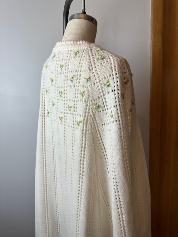 60’s Boho hippie White shawl Poncho~ buttons fron… - image 1