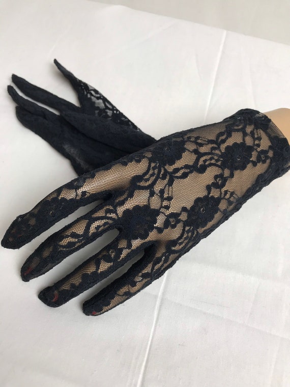Black sheer lace gloves~ 1980’s gloves~ timeless v