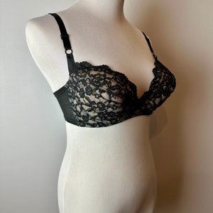 Vintage lace bra 1960s black & nude padded lacy bra sexy french cut style plunge pin up / size 34 B image 2