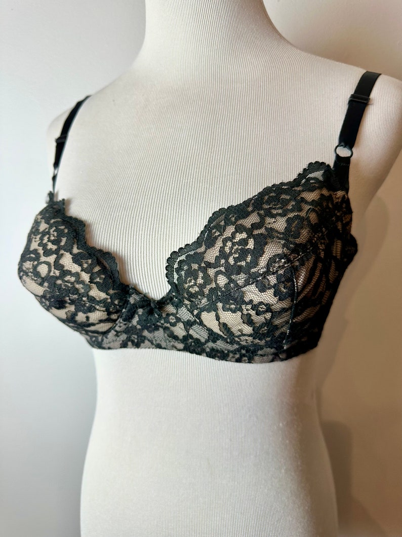 Vintage lace bra 1960s black & nude padded lacy bra sexy french cut style plunge pin up / size 34 B image 1