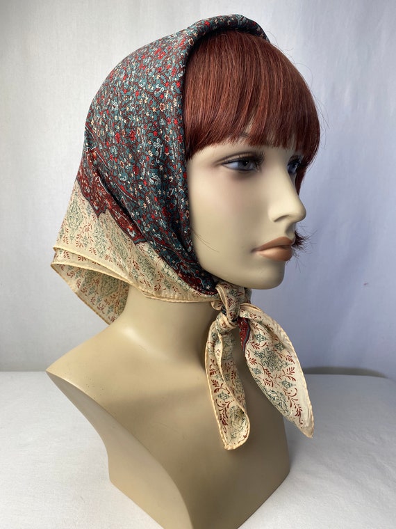 1960’s 100% silk hand rolled scarf Beautiful larg… - image 2