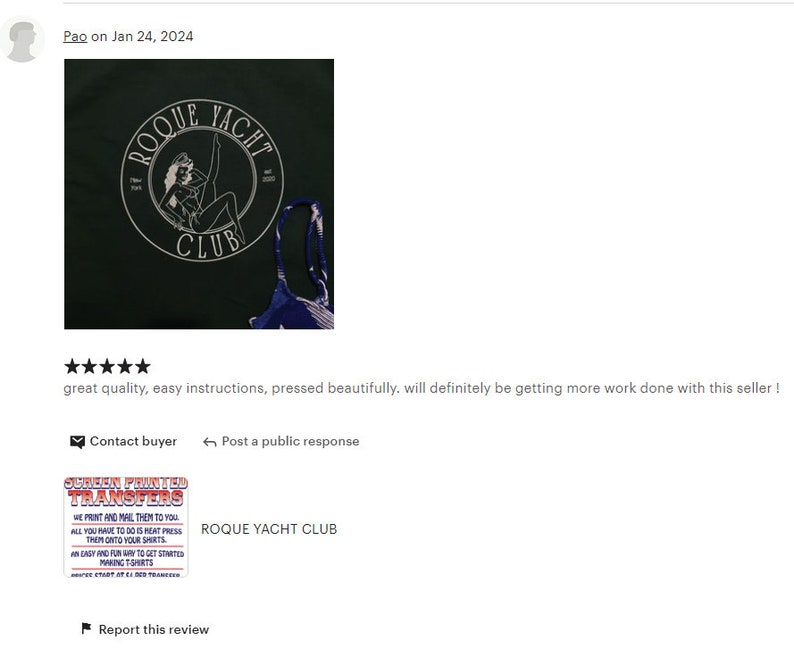 K&ouml;nnte beinhalten: Ein dunkelgr&uuml;nes T-Shirt mit einem wei&szlig;en Kreis-Motiv, auf dem "Rogue Yacht Club" steht und eine Frau im Badeanzug abgebildet ist. Das Motiv ist von einem wei&szlig;en Rand umgeben.
