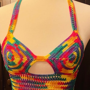 Molde de blusa de crochê estilo halter em PDF para download, molde de blusa curta para festival com dois estilos, tutorial de blusa de verão digital com fio variegado em arco-íris