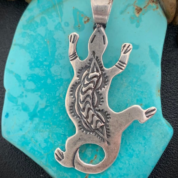 Lizard charm, Native American lizard charm, silver lizard Indian pendent, tribal lizard pendent, lizard jewelry, large silver lizard charm