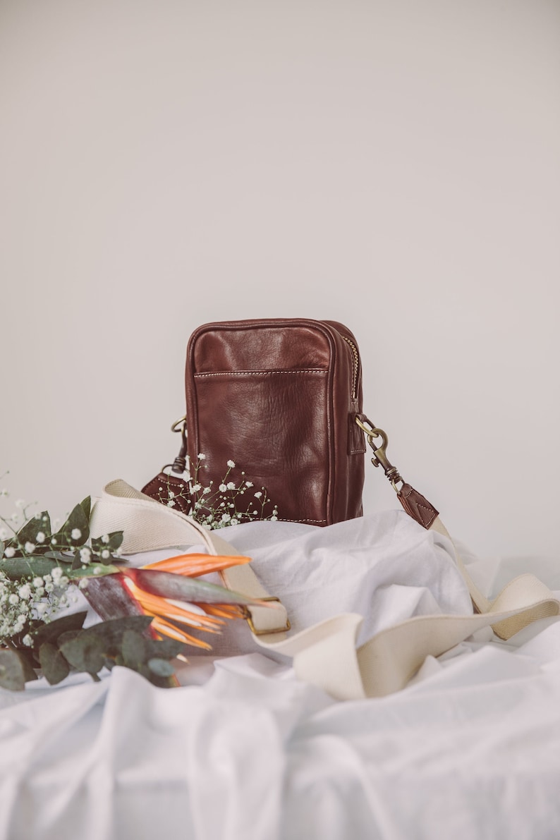 Leather Crossbody Bag, Sling Bag, Brown Leather Purse, Make Up Bag, Compact Camera Case, Large Wallet, Hip Bag, Saddle Handbag, Gift for Her zdjęcie 2