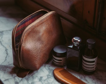 Kit Dopp de cuero minimalista, bolso de maquillaje, relieve, bolso de maquillaje de cuero, regalo de bolso Dopp de cuero de grano completo, kit Dopp marrón, neceser de cuero