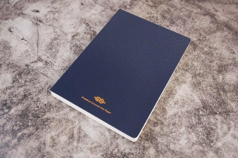 Enigma A5 Cuaderno de 384 páginas con papel Tomoe River para pluma estilográfica imagen 1
