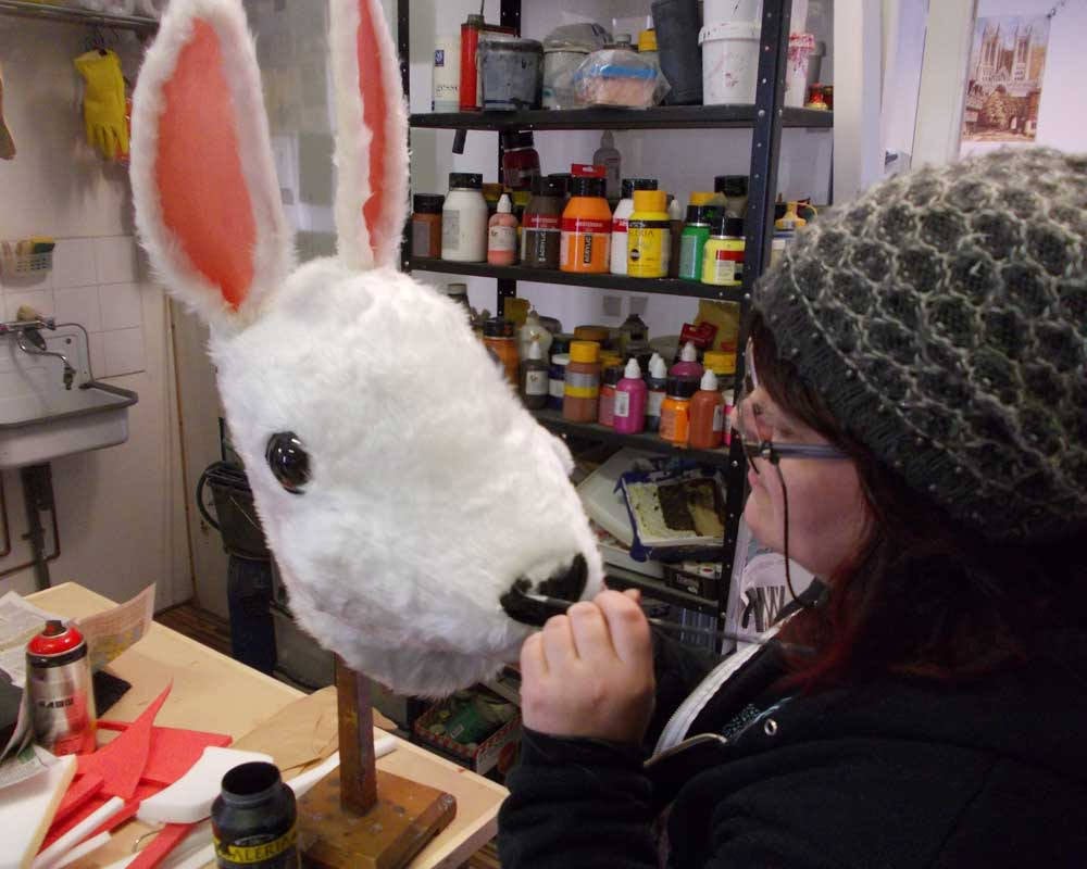 Maschera da coniglio bianco: costume da coniglio dei boschi in pelliccia sintetica di lusso per adulti - Italia