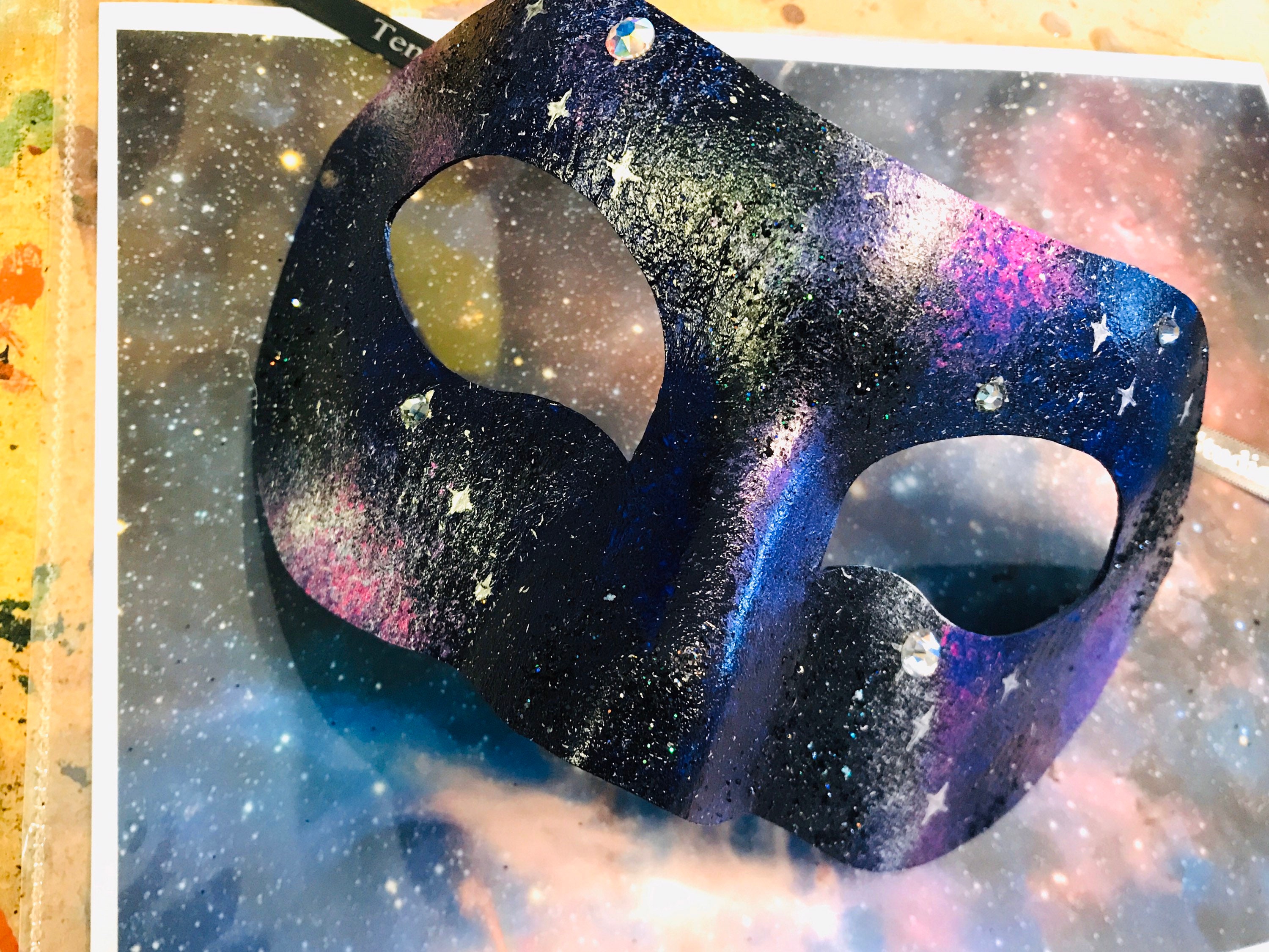 ギャラクシーマスカレードマスク：スワロフスキーの星が輝く深みのある