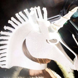 Enhörningsmask vuxen fantasidräkt holografiskt glitter huvudbonad huvudbonad KLAR ATT FRAKTAS Handgjord av Tentacle Studio.