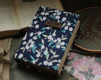 Gepersonaliseerd notitieboek met bloemenmotief, botanisch dagboek op maat
