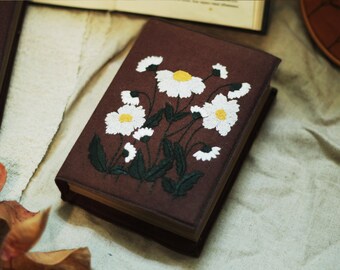 Madeliefjesdagboek, kamilleborduurdagboek, botanisch notitieboek, plantendagboek