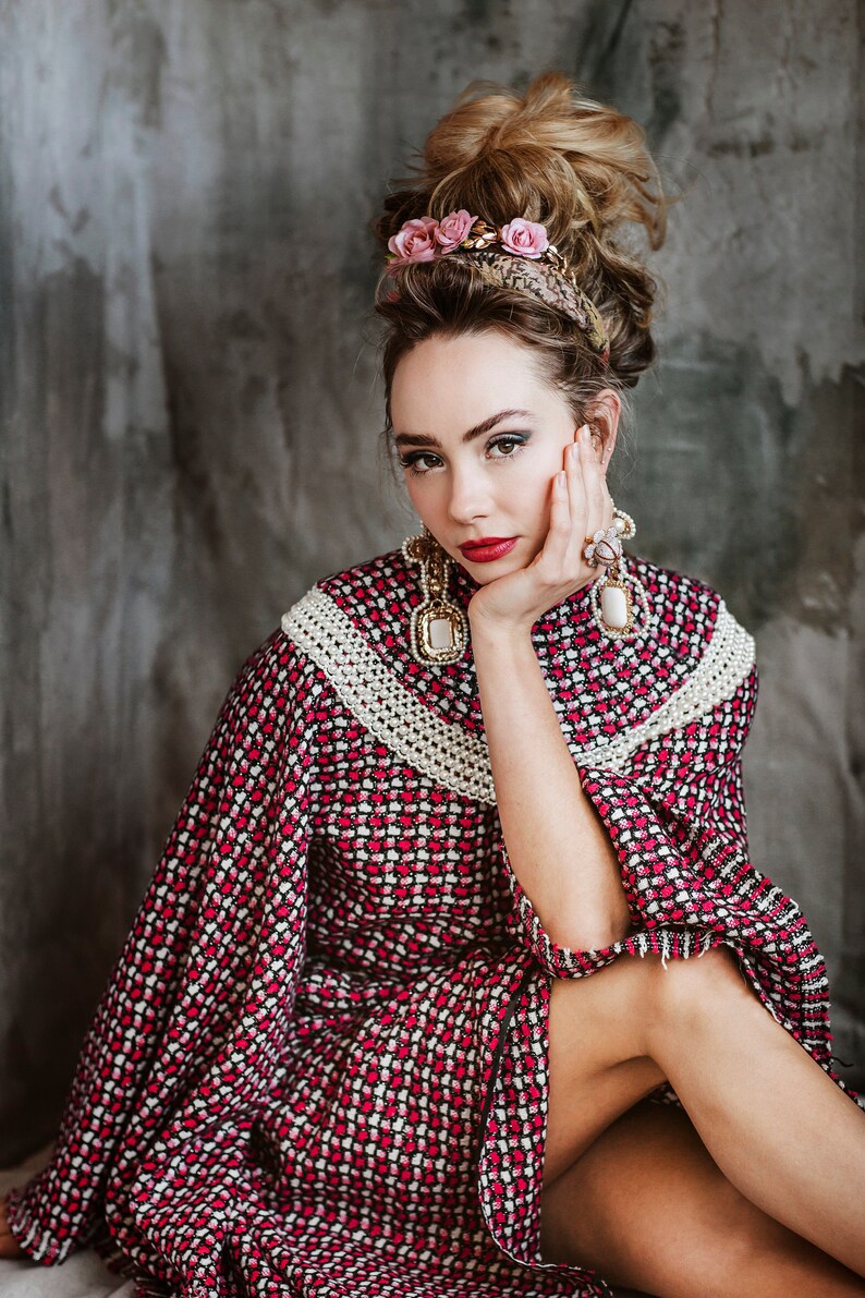 Cessart Tweed Poncho - jedyny w swoim rodzaju, designerski, wełniany, zimowy, różowy, czarny, elegancki, ekskluzywny, w kratę, w pepitkę, francuski, z wybiegu, ekskluzywny zdjęcie 5
