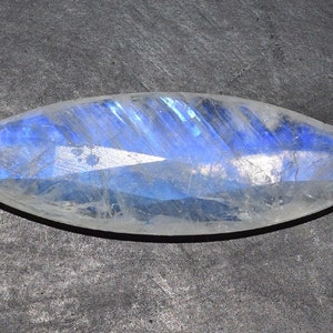 Incroyable pierre de lune bleue naturelle arc-en-ciel à facettes Marquise Briolette perles de pierres précieuses + AAA +, taille 15x44mm, bijoux pendentif focal en une seule pièce