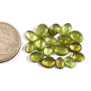 Verbazingwekkende natuurlijke peridoot cabochon ovale edelsteen +AAA+, maat 6-9 mm, gewicht 21 karaat, pak van 17 stuks, groothandel losse steen voor sieraden