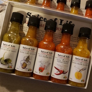 Hot Sauce 5 Gift Pack Variété de chaleur, Cadeau pour lui, Pendaison de crémaillère, Cadeau de remerciement, Cadeau chaud et sexy, cadeau pour personne qui a tout image 2