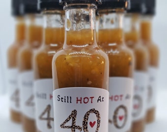 40th Birthday Party Favor für sie, Hot Sauce Party Favor, feiern 40 Jahre alt, 40 und Hot, Milestone Birthday Party Favor