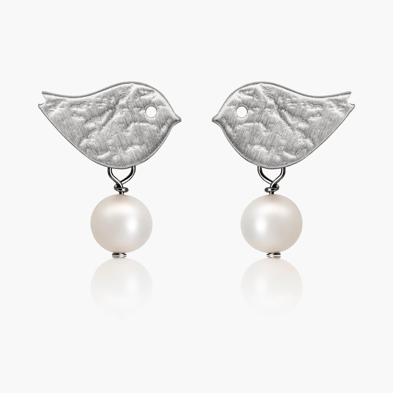 Perlen-Ohrringe 925 Silber oder vergoldet matt strukturiert handmade Vogel Ohrstecker gold mit Süßwasser Perle Perlen-Schmuck Vögelchen Silber