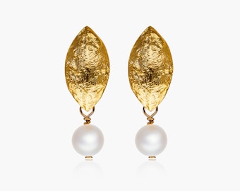 Perlen-Ohrringe gold oder silber, schlichte Perlen-Ohrstecker, Perlenschmuck, modernes spitzes Blatt mit Süßwasserperle, Braut-Schmuck