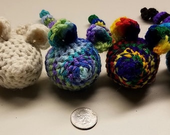 Crocheted mouse cat toy helps save abandoned kitties