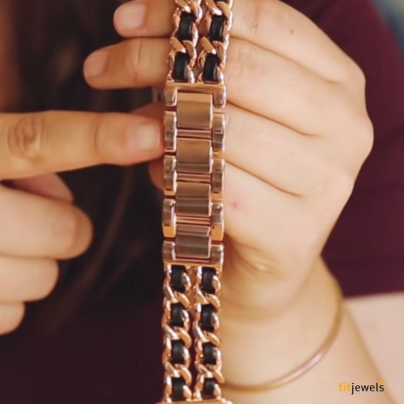 Gold fitbit store versa band