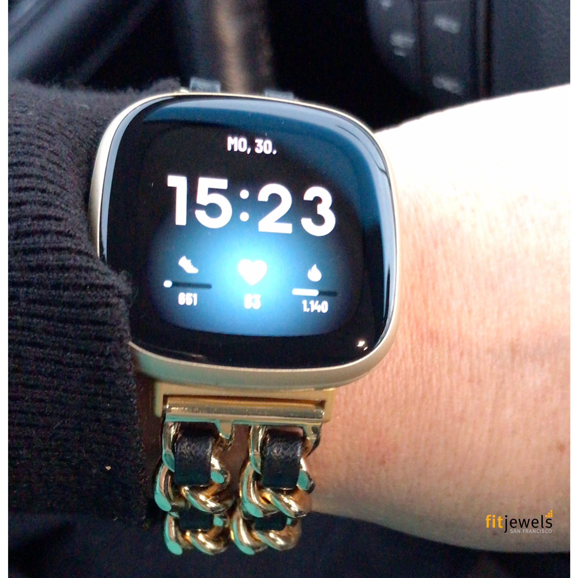 Gold store fitbit versa