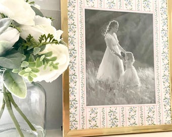 Feminine Watercolor Floral Decor, Grandmillenial Decor | Photo Keepsake Mat, Photo Mat, Grandmillenial Wall Art Decor