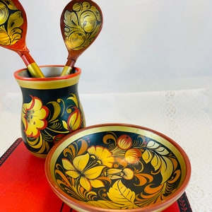 Vintage hand painted Russian Khokhloma Lacquer, 2 spoons, 1 bowl & 1 cup, bold colors of red, gold, dark green, orange, yellow, collectible image 3