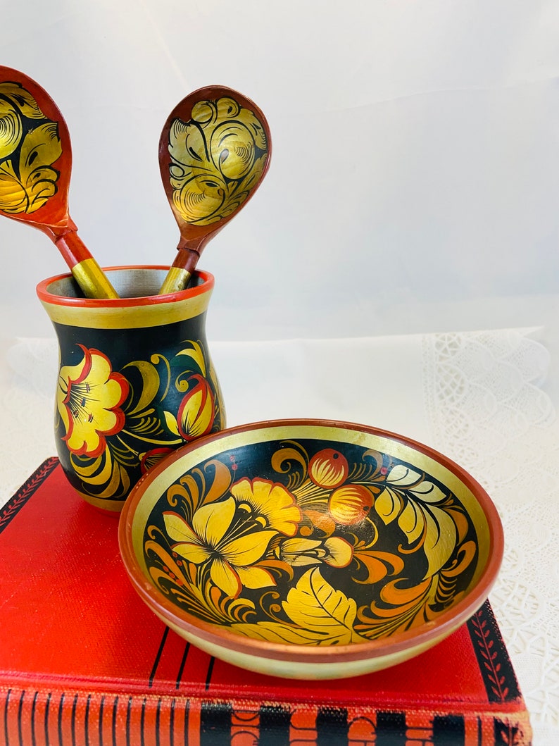 Vintage hand painted Russian Khokhloma Lacquer, 2 spoons, 1 bowl & 1 cup, bold colors of red, gold, dark green, orange, yellow, collectible image 3