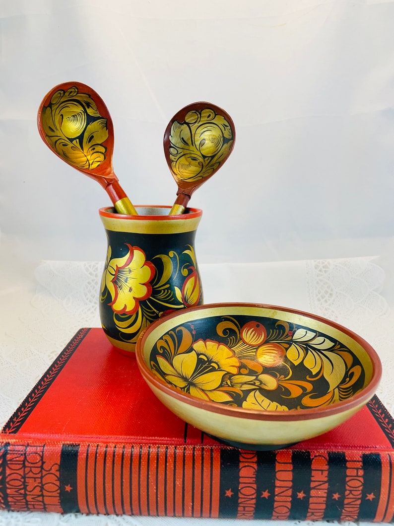 Vintage hand painted Russian Khokhloma Lacquer, 2 spoons, 1 bowl & 1 cup, bold colors of red, gold, dark green, orange, yellow, collectible image 4