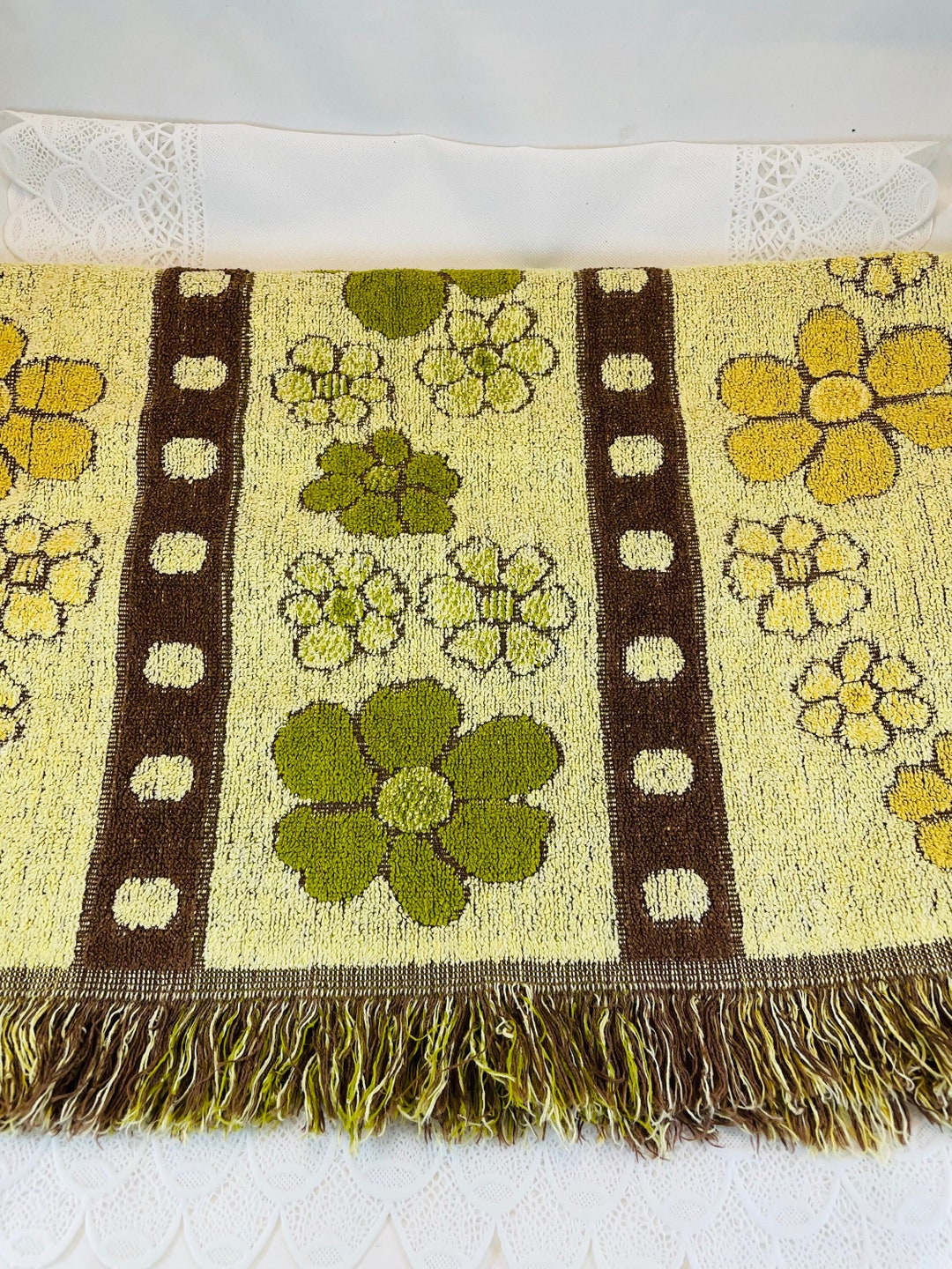Vintage 1970's Cannon Bath Towel With Fringed Ends, Flower Power