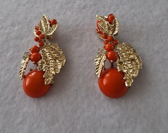 Vintage style gold-tone dangle Clip-on earrings.  Vacation, beach jewerly