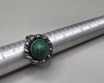 Vintage Russian Ural mountain malachite sterling silver ring. Size 6.5