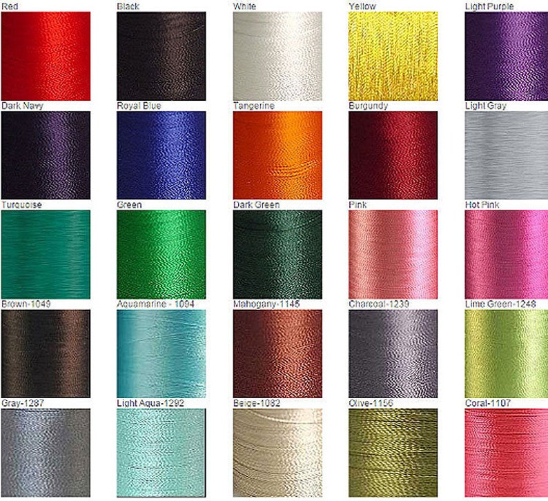 Puede incluir: Una carta de colores de hilo de bordar con 20 colores diferentes, incluyendo rojo, negro, blanco, amarillo, morado claro, azul marino oscuro, azul real, mandarina, burdeos, gris claro, turquesa, verde, verde oscuro, rosa, rosa fuerte, marr&oacute;n, aguamarina, caoba, carb&oacute;n, verde lima, gris, azul claro, beige, oliva y coral. Cada color est&aacute; etiquetado con su nombre y n&uacute;mero.