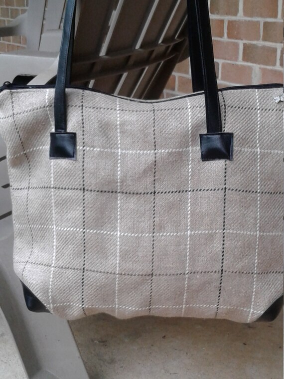 beige pocketbooks