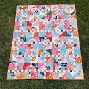 Celebrate Everyday Quilt Pattern - PDF Download - Fat Quarter Quilt Pattern - Scrappy Quilt Pattern - Scrap Friendly - Drunkards Path