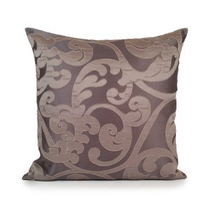 Oreiller violet brunâtre, couverture d’oreiller de jet, couverture décorative d’oreiller, couverture de coussin, oreiller de lancer, oreiller de mélange de soie, oreiller floral, décor.