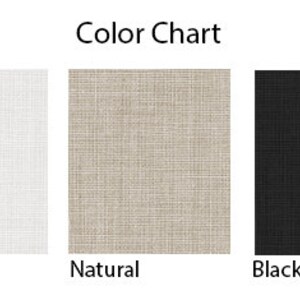 K&ouml;nnte beinhalten: Farbkarte mit drei Stoffmustern: Wei&szlig;, Natur und Schwarz. Jedes Muster hat ein strukturiertes Aussehen. Der Text "Color Chart" steht &uuml;ber den Mustern, mit den Farbbezeichnungen darunter.