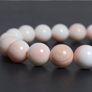 8mm Queen Conch Shell Stretch Bracelet