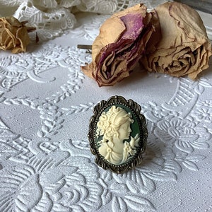 Victorian cameo ring, vintage cameo, green cameo ring, antique cameo ring, bridal cameo jewelry, wedding accessory, antique cameo jewelry