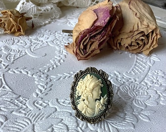 Victorian cameo ring, vintage cameo, green cameo ring, antique cameo ring, bridal cameo jewelry, wedding accessory, antique cameo jewelry